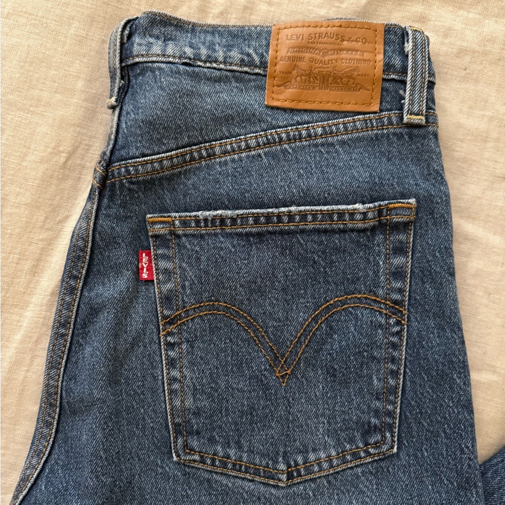 Levi’s Ribcage Straight Jeans - Picture 4 of 8
